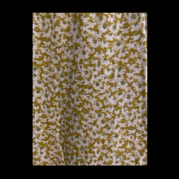 Zulilly Floral Flutter Sleeve Blouse - Picture 2 of 2